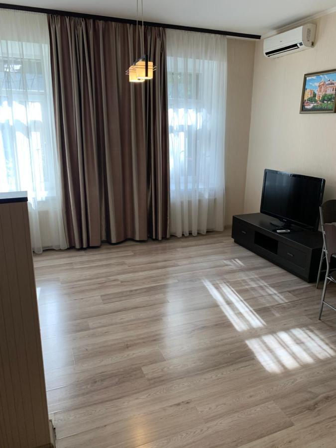 Excellent Apartment In The Center Of Odessa エクステリア 写真