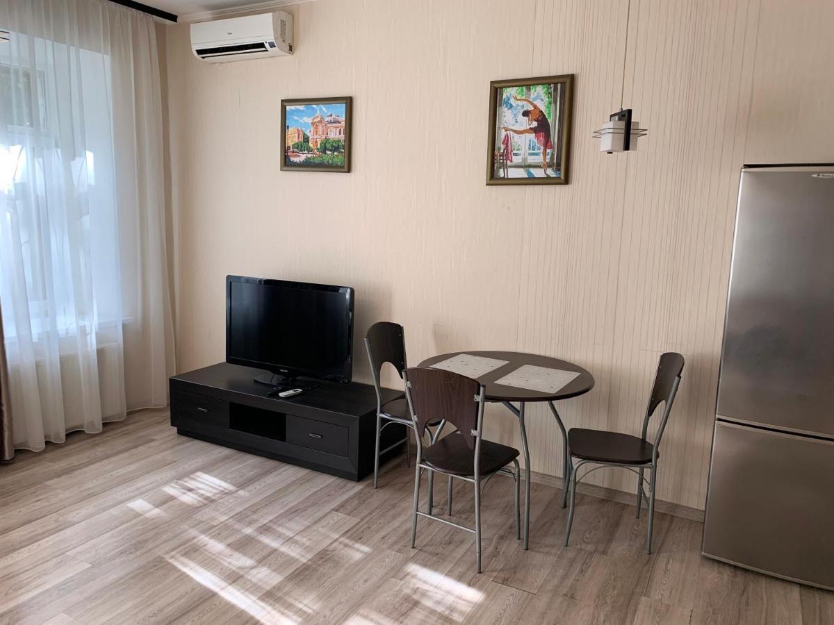 Excellent Apartment In The Center Of Odessa エクステリア 写真